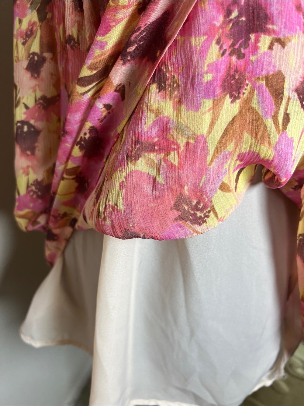 Sundance Women’s 100% Silk V-Neck 3/4 Sleeve Floral Flowy Top Blouse Large - Picture 8 of 16